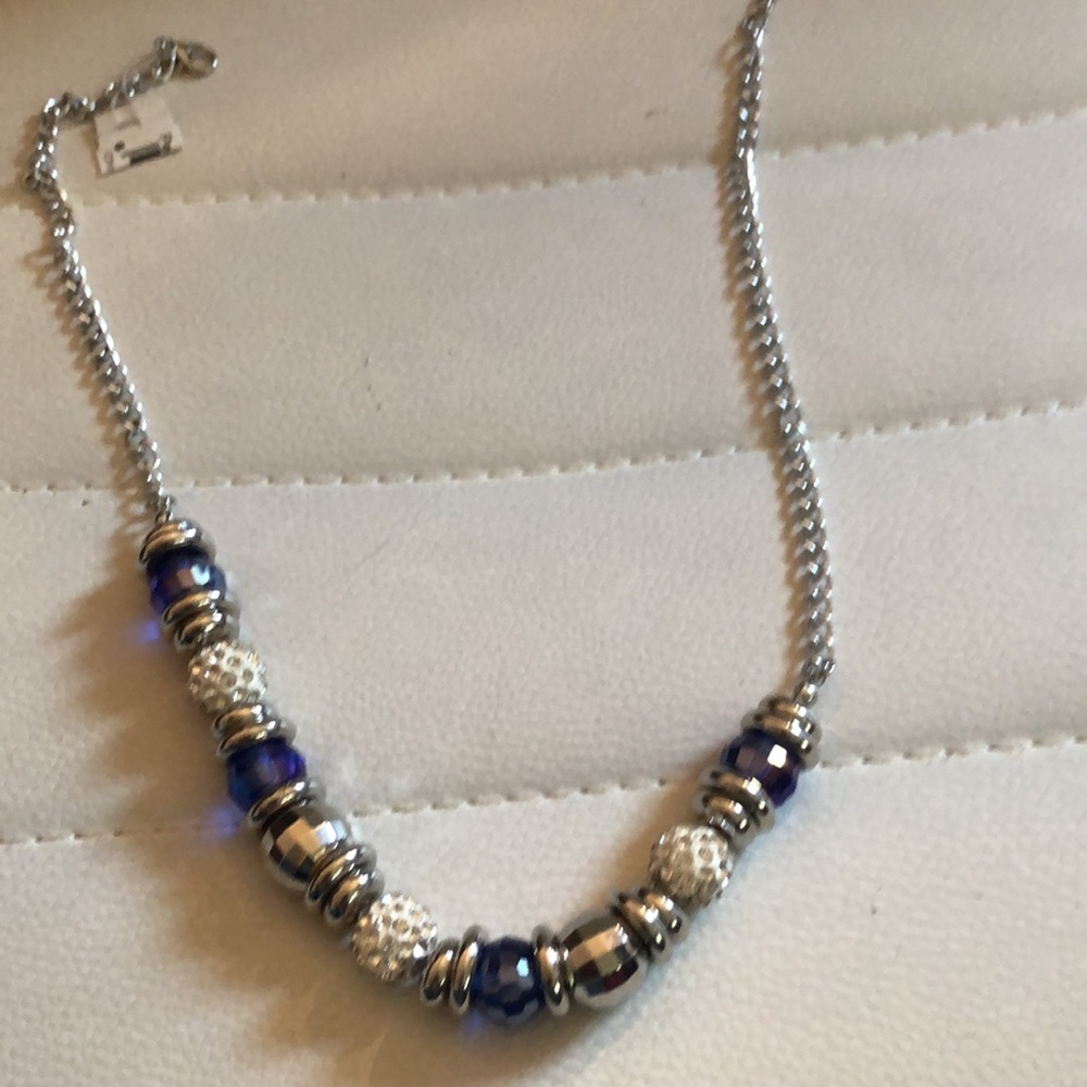 Beautiful shiny necklace and stretch bracelet - Picture 3 of 5